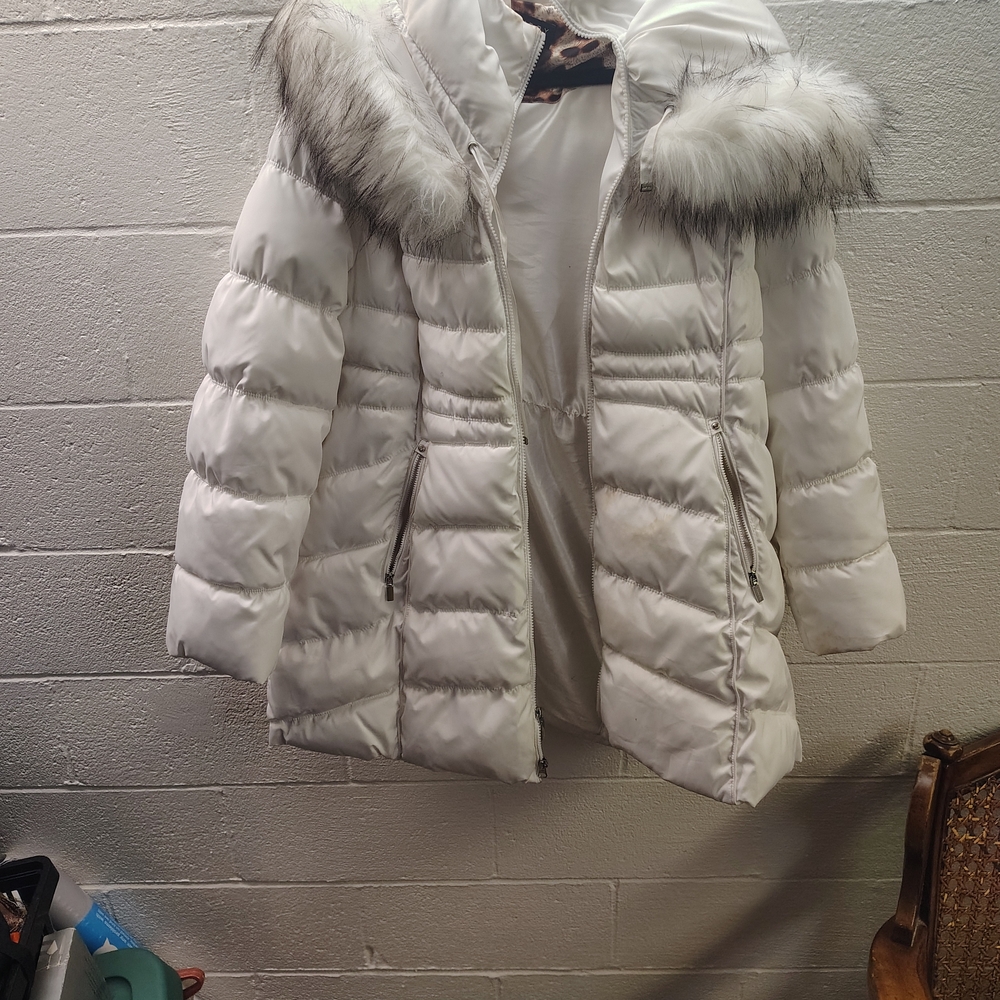 Women's White Puffer Jacket with Faux Fur Trim